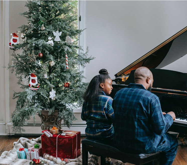 Why a Flocked Christmas Tree is Perfect for Your Wedding Photoshoot