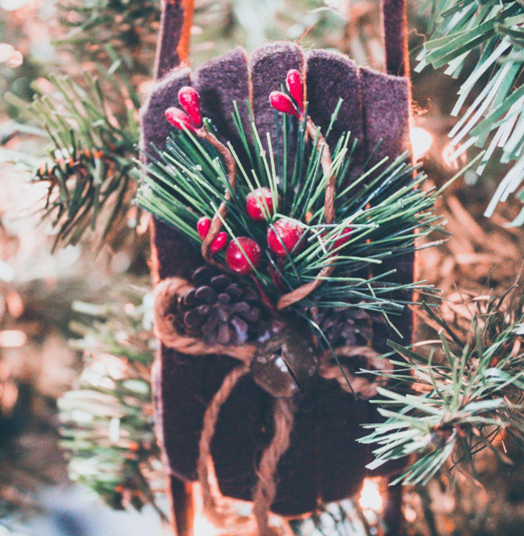 The Best Christmas Wreaths and Flocked Trees